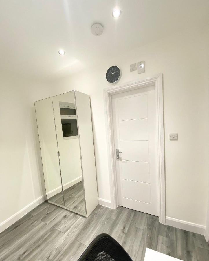 London Studio Chingford Exterior photo
